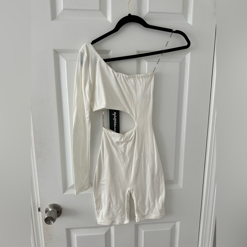 One shoulder romper